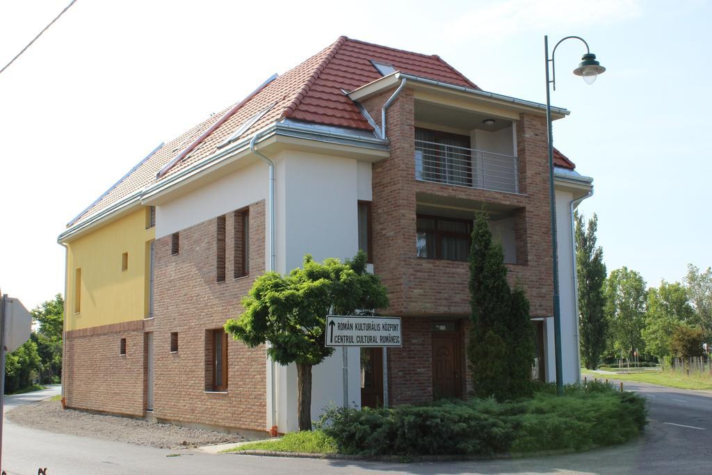 Gyulai Brill Apartman Стая снимка